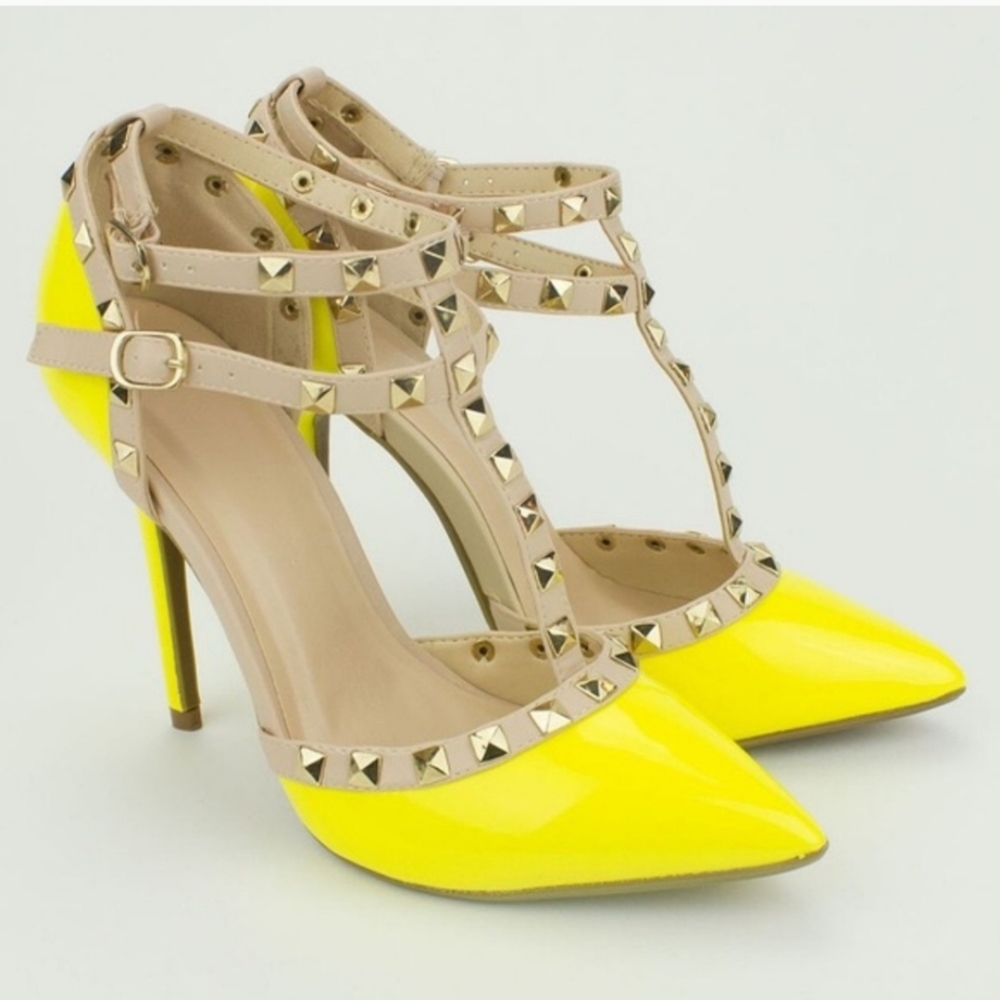🆕️• Yellow Studded Heels •